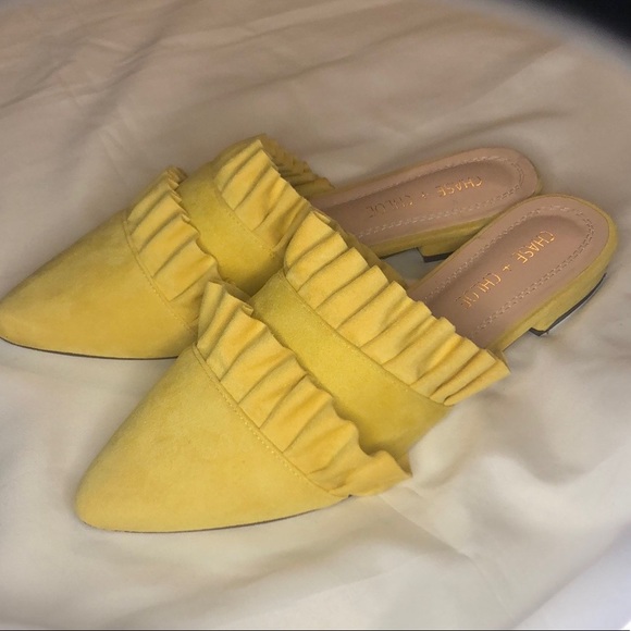Chase and Chloe Ruffle Mules Butter Yellow Size 7 - Picture 2 of 5